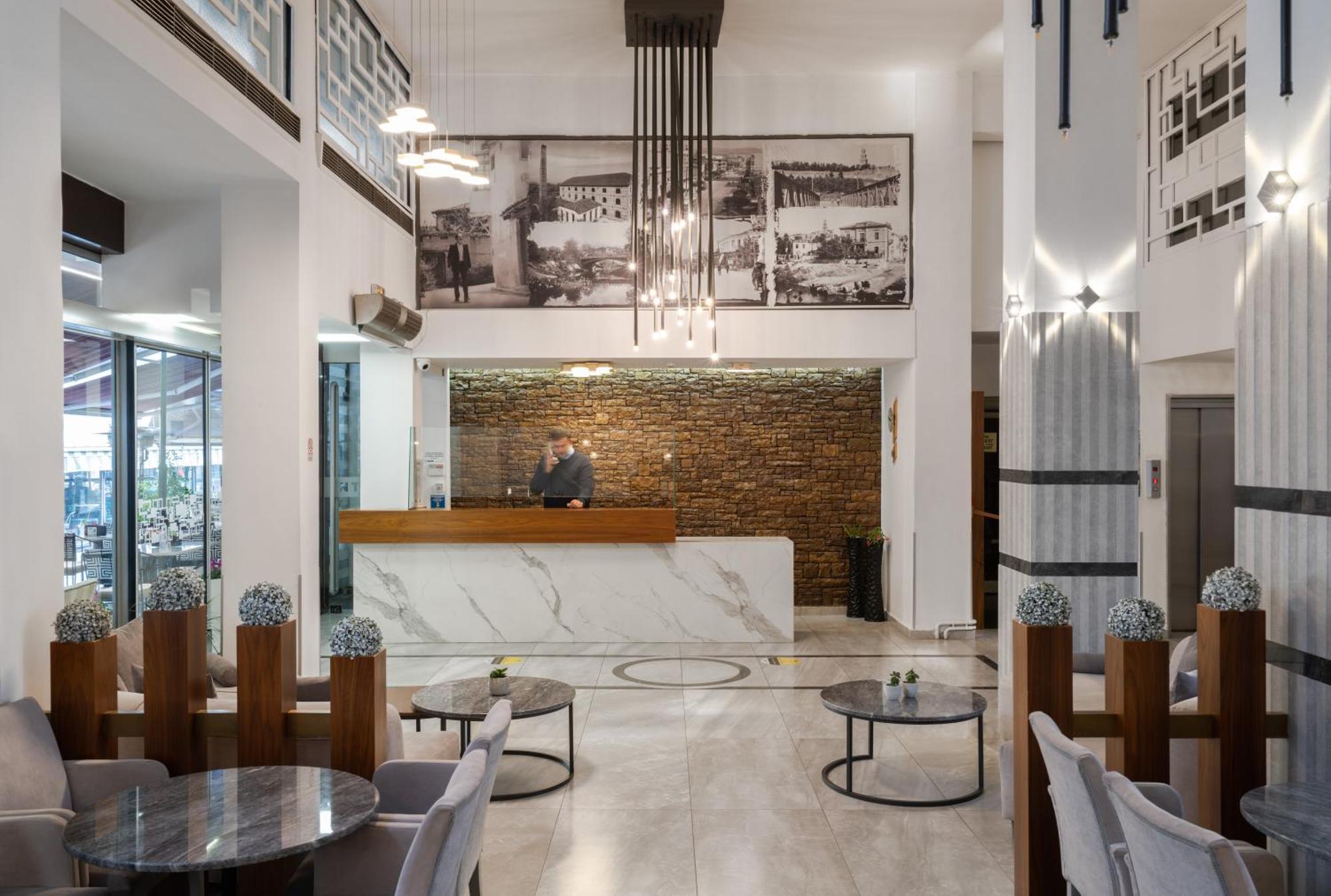 Hotel Ntinas ตริกาลา ภายนอก รูปภาพ